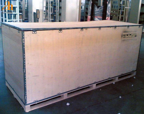 鋼帶箱廠家制作設備.jpg 鋼帶箱廠家制作設備.jpg