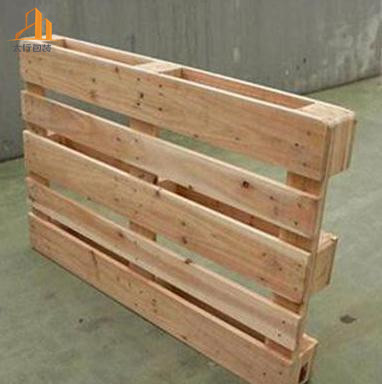 地腳板對木托盤廠家的作用.jpg 地腳板對木托盤廠家的作用.jpg